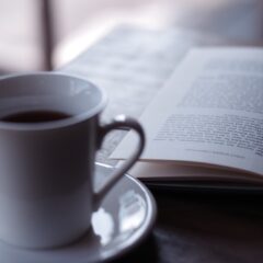 最近、読書してますか？ 本を読むことの効用とは。