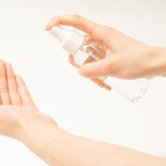 持ち運び便利、外出先で気になる時にシュッ！ 爽やかな香りでリラックス、消毒が楽しくなるハンドスプレー